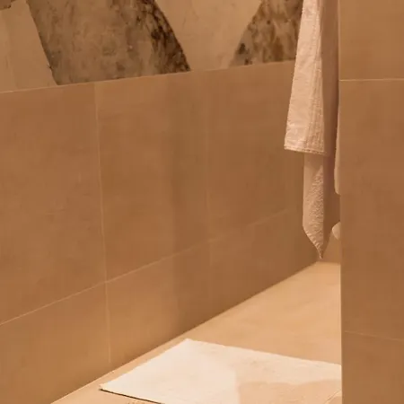 Апартаменты Modern And Luxurous