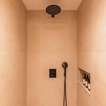 Modern And Luxurous *