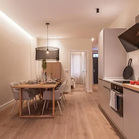 Modern And Luxurous Apartment *
